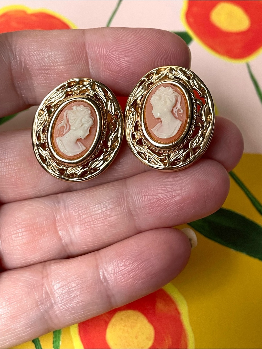 Vtg Victorian Revival goldtone cameo earrings romantic